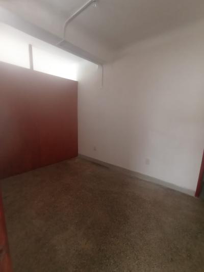 SE ALQUILA CASA DE UN DORMITORIO - JARDINES DEL HIPODROMO