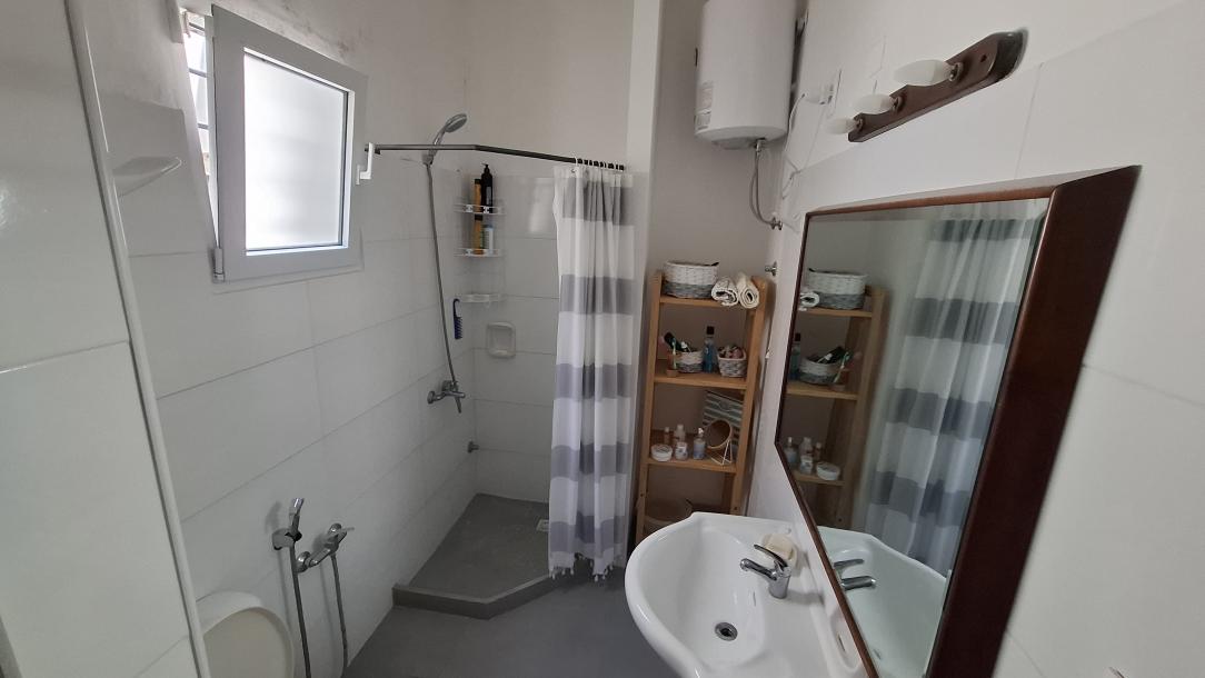 SE VENDE CASA EN PH DE 3 DORMITORIOS EN LA UNIÓN, A METROS DE 8 DE OCTUBRE.-8