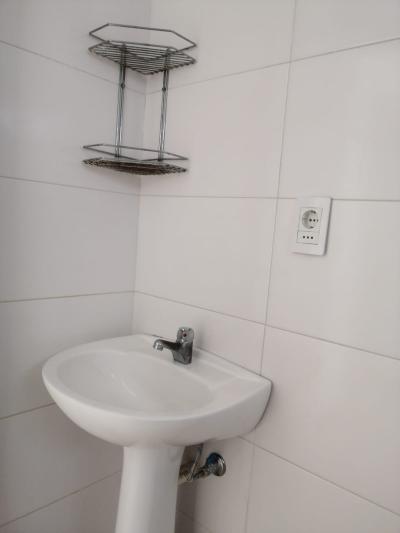 SE ALQUILA APARTAMENTO DE UN DORMITORIO - MALVIN