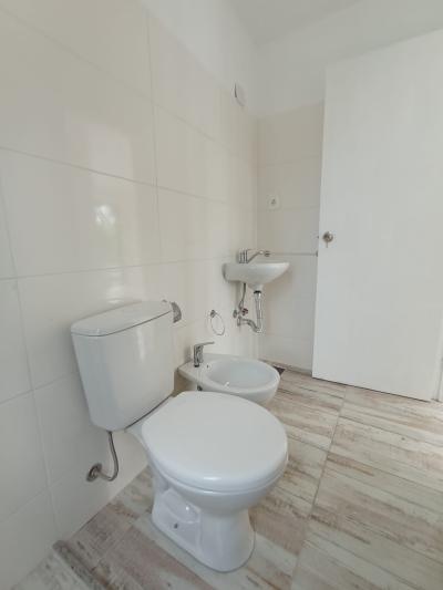 SE ALQUILA APARTAMENTO DE UN DORMITORIO- BUCEO