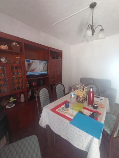 SE VENDE CASA 2 DORMITORIOS EN BARRIO ITUZAINGO