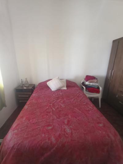 SE VENDE CASA 2 DORMITORIOS EN BARRIO ITUZAINGO