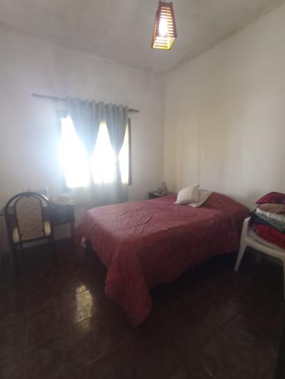 SE VENDE CASA 2 DORMITORIOS EN BARRIO ITUZAINGO