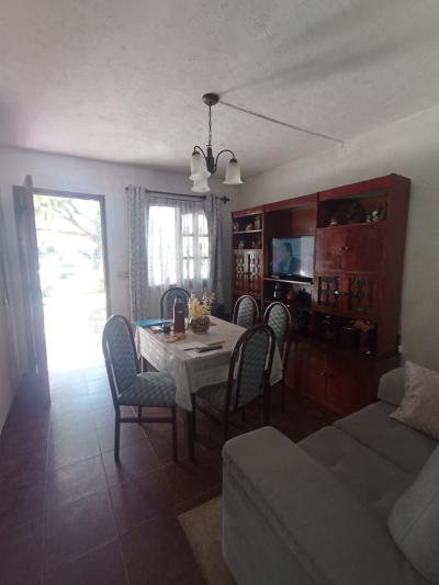 SE VENDE CASA 2 DORMITORIOS EN BARRIO ITUZAINGO