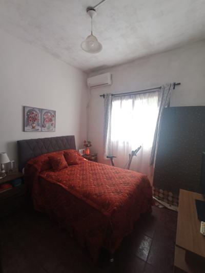 SE VENDE CASA 2 DORMITORIOS EN BARRIO ITUZAINGO