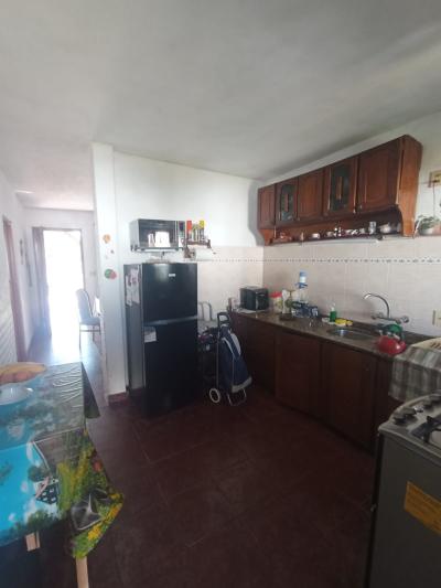 SE VENDE CASA 2 DORMITORIOS EN BARRIO ITUZAINGO