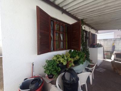 SE VENDE CASA 2 DORMITORIOS EN BARRIO ITUZAINGO