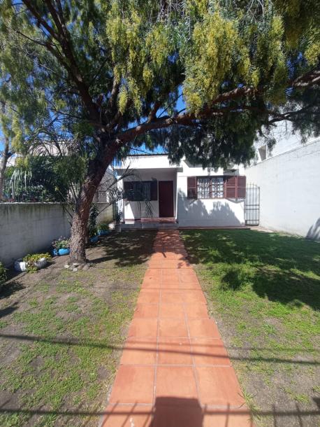 SE VENDE CASA 2 DORMITORIOS EN BARRIO ITUZAINGO-3