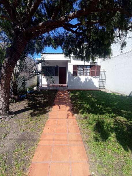 SE VENDE CASA 2 DORMITORIOS EN BARRIO ITUZAINGO-2