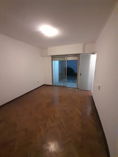 SE ALQUILA APARTAMENTO DE UN DORMITORIO - CENTRO