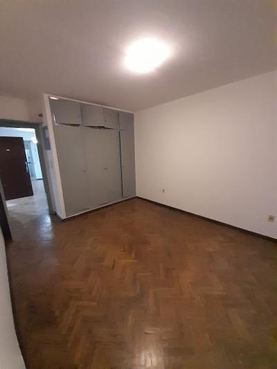 SE ALQUILA APARTAMENTO DE UN DORMITORIO - CENTRO