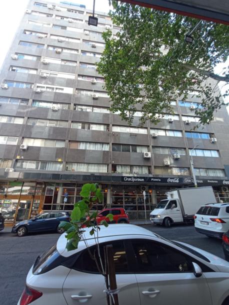 SE VENDE APARTAMENTO MONOAMBIENTE EN EL CENTRO DE MONTEVIDEO-3