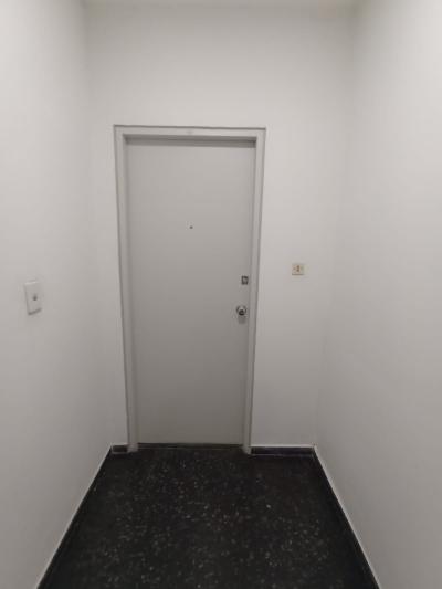 SE VENDE APARTAMENTO MONOAMBIENTE EN EL CENTRO DE MONTEVIDEO