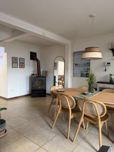 SE VENDE HERMOSA CASA 4 DORMITORIOS EN MALVIN