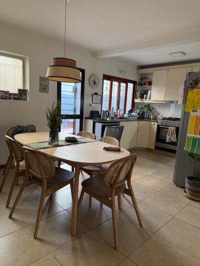 SE VENDE HERMOSA CASA 4 DORMITORIOS EN MALVIN