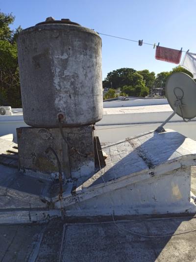 SE VENDE CASA 2 DORMITORIOS EN JARDINES DEL HIPODROMO