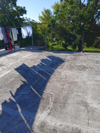 SE VENDE CASA 2 DORMITORIOS EN JARDINES DEL HIPODROMO