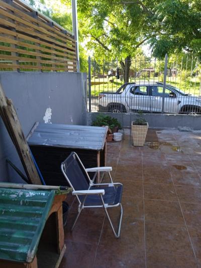SE VENDE CASA 2 DORMITORIOS EN JARDINES DEL HIPODROMO