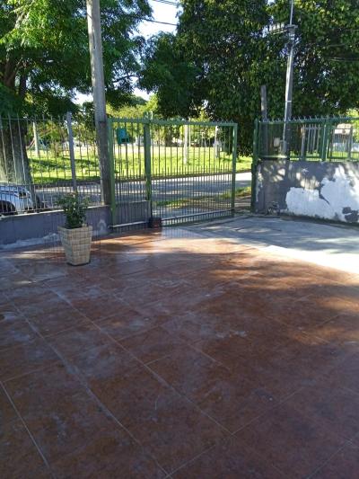 SE VENDE CASA 2 DORMITORIOS EN JARDINES DEL HIPODROMO