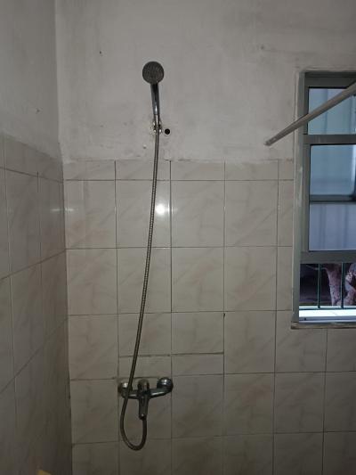 SE VENDE CASA 3 DORMITORIOS EN MALVÍN- EXCELENTE OPORTUNIDAD!