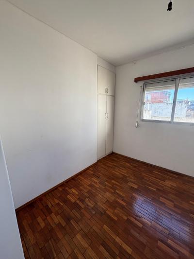 SE ALQUILA APARTAMENTO DE UNA HABITACION - CENTRO