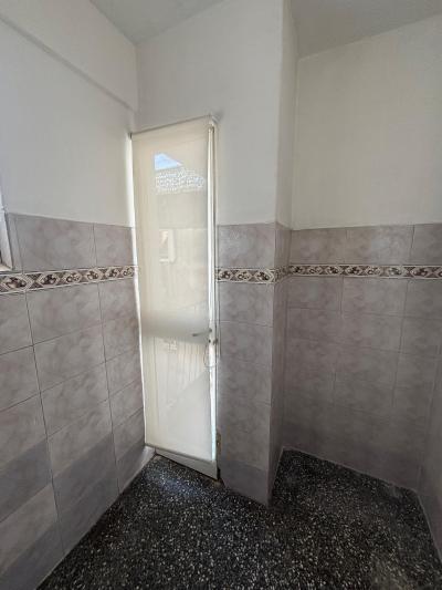 SE ALQUILA APARTAMENTO DE UNA HABITACION - CENTRO