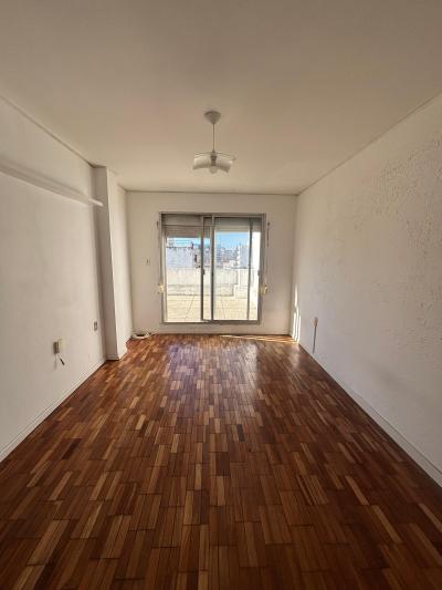 SE ALQUILA APARTAMENTO DE UNA HABITACION - CENTRO