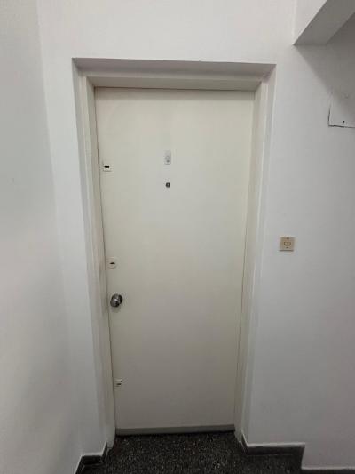 SE ALQUILA APARTAMENTO DE UNA HABITACION - CENTRO
