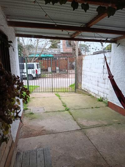 SE VENDE CASA 3 DORMITORIOS Y TERRENO ANEXO CON GRAN POTENCIAL