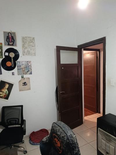 SE VENDE CASA 3 DORMITORIOS Y TERRENO ANEXO CON GRAN POTENCIAL