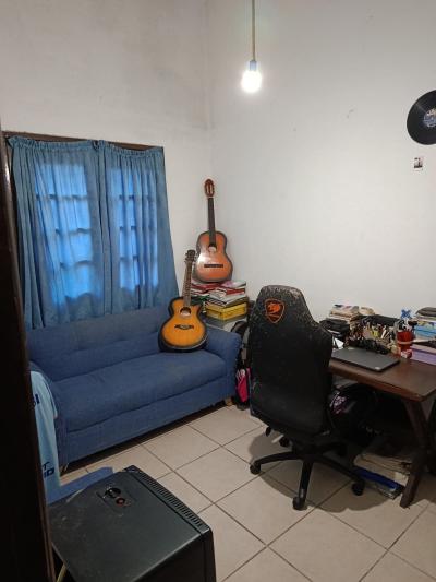 SE VENDE CASA 3 DORMITORIOS Y TERRENO ANEXO CON GRAN POTENCIAL