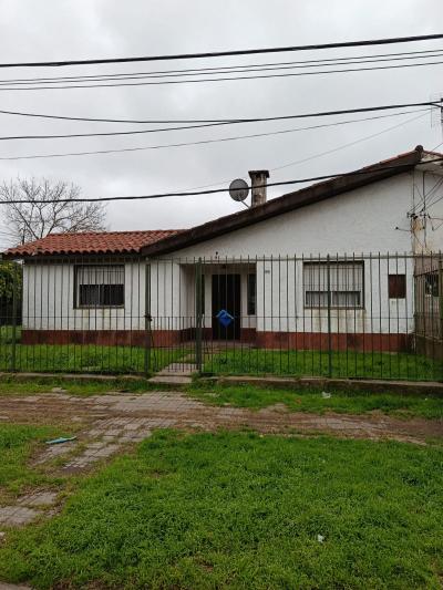 SE VENDE CASA 3 DORMITORIOS Y TERRENO ANEXO CON GRAN POTENCIAL