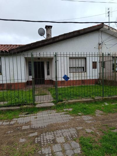 SE VENDE CASA 3 DORMITORIOS Y TERRENO ANEXO CON GRAN POTENCIAL