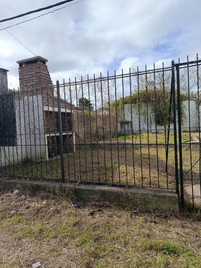 SE VENDE CASA 3 DORMITORIOS Y TERRENO ANEXO CON GRAN POTENCIAL