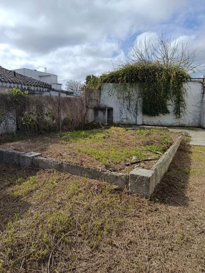 SE VENDE CASA 3 DORMITORIOS Y TERRENO ANEXO CON GRAN POTENCIAL