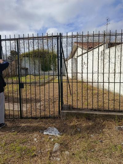 SE VENDE CASA 3 DORMITORIOS Y TERRENO ANEXO CON GRAN POTENCIAL