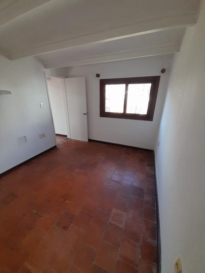 SE ALQUILA APARTAMENTO DE UNA HBAITACION - PARQUE RODO