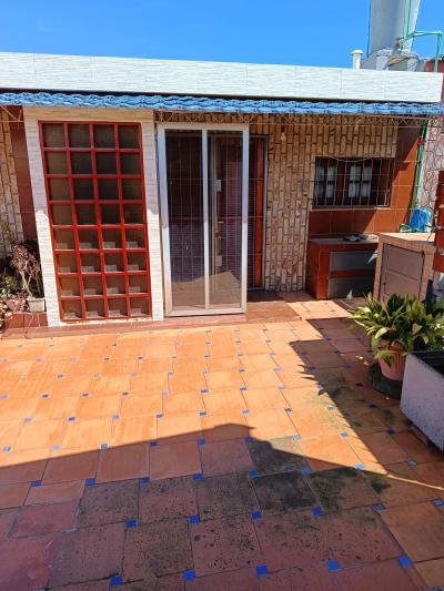 SE VENDE 2 PROPIEDADES EN UN MISMO PADRÓN C/ GARAJE Y DEPÓSITO (VILLA ESPAÑOLA / LA UNIÓN)