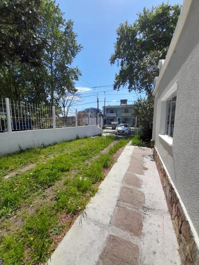 SE ALQUILA CASA DE 2 DORMITORIOS - MALVIN ALTO