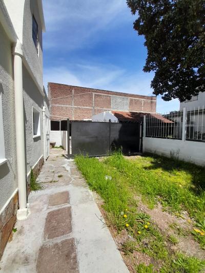 SE ALQUILA CASA DE 2 DORMITORIOS - MALVIN ALTO