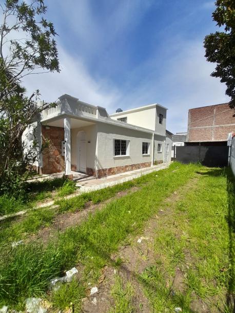 SE ALQUILA CASA DE 2 DORMITORIOS - MALVIN ALTO-1
