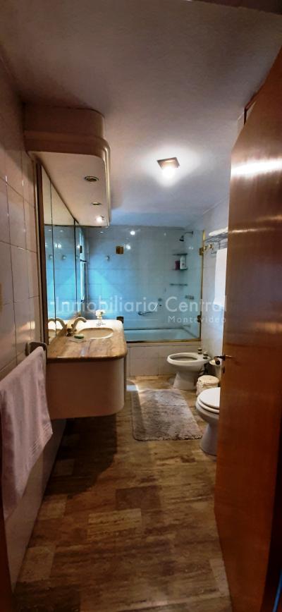 Gran planta sobre avenida a metros del Puertito del Buceo - OPORTUNIDAD -