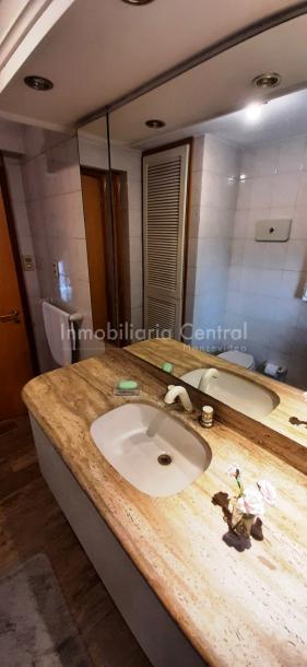 Gran planta sobre avenida a metros del Puertito del Buceo - OPORTUNIDAD --46