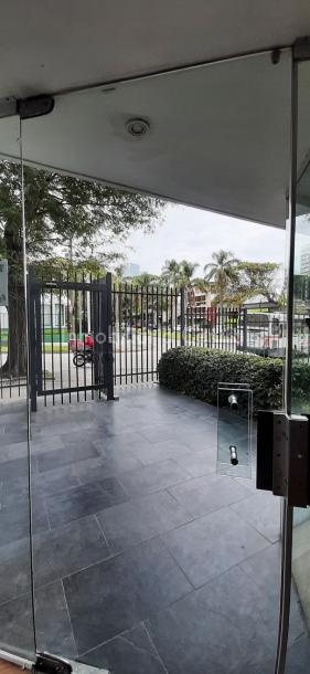 Gran planta sobre avenida a metros del Puertito del Buceo - OPORTUNIDAD --5