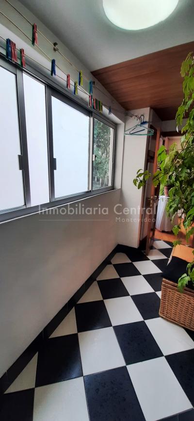 Gran planta sobre avenida a metros del Puertito del Buceo - OPORTUNIDAD -