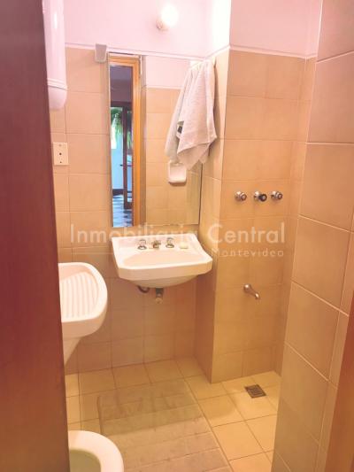 Gran planta sobre avenida a metros del Puertito del Buceo - OPORTUNIDAD -