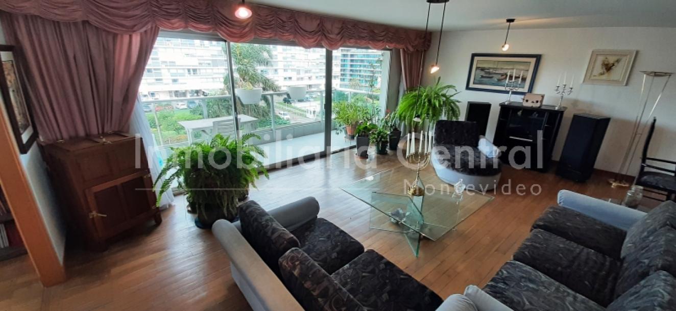 Gran planta sobre avenida a metros del Puertito del Buceo - OPORTUNIDAD --13