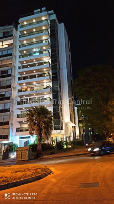 Gran planta sobre avenida a metros del Puertito del Buceo - OPORTUNIDAD -