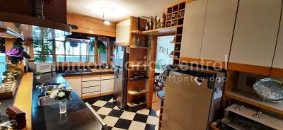 Gran planta sobre avenida a metros del Puertito del Buceo - OPORTUNIDAD -