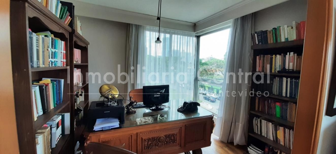 Gran planta sobre avenida a metros del Puertito del Buceo - OPORTUNIDAD --25